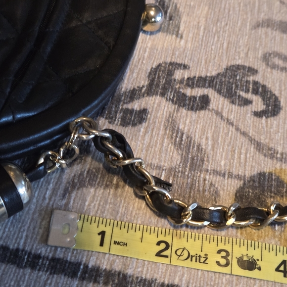 A Chanel Vibe Black Genuine Leather Quilted Diamond Purse W Tassel - Picture 7 of 13